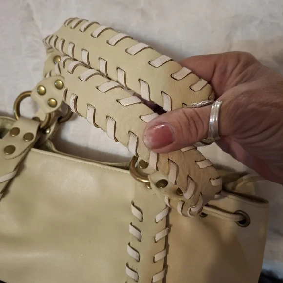 Fossil Cream Shoulder Bag with Whip Stitch And Wide Opening W/ Snap No Callouts
